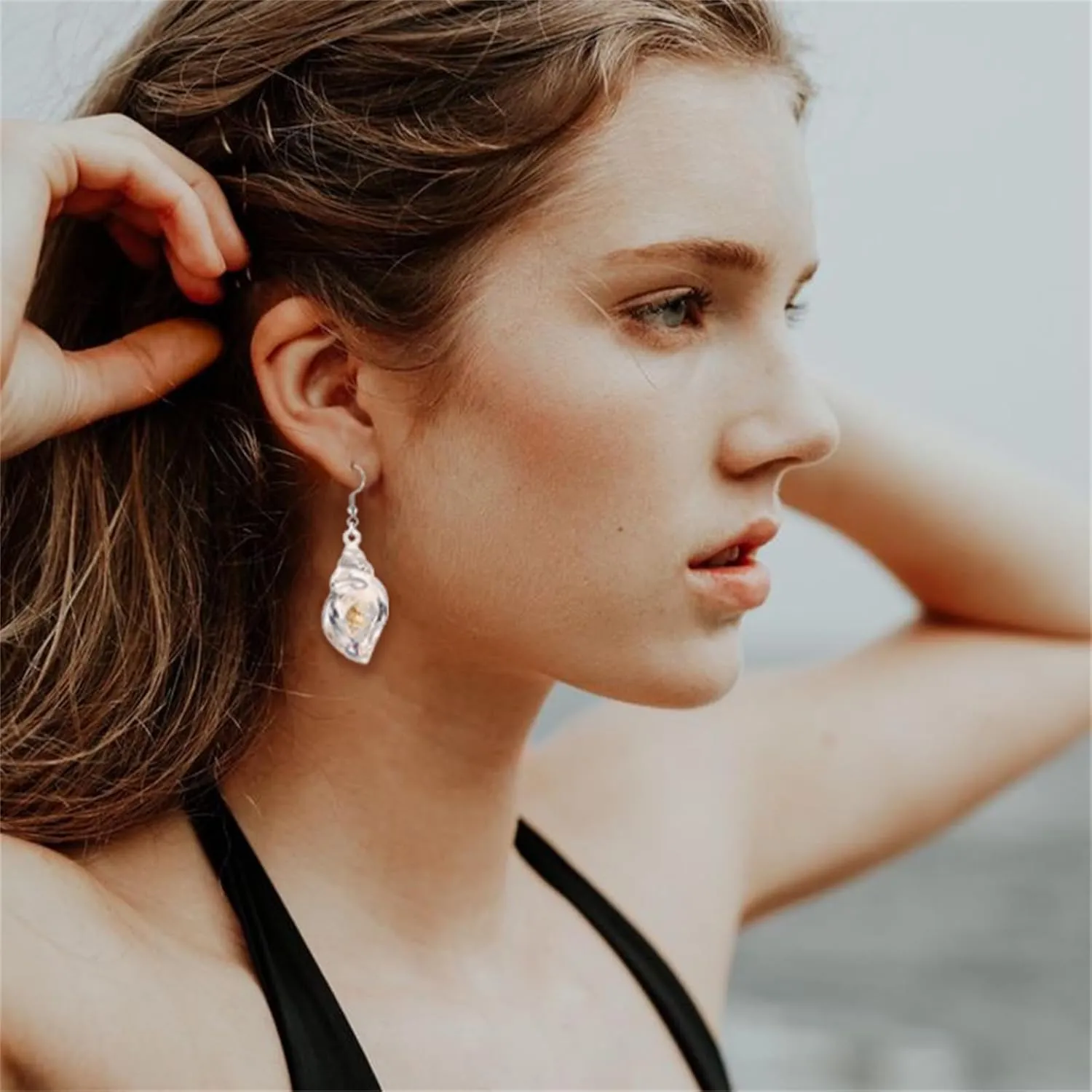 Shell Conch Earrings for Women Handmade Ocean Blue Acrylic Resin Seashell Conch Dangle Earrings Bohemian Summe Beach Fashion Jewelry Gift (White)